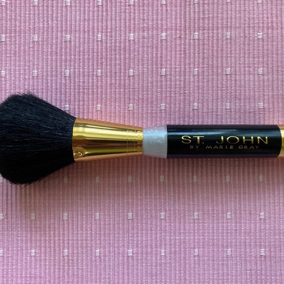 St. John by Marie Gray Oversized Powder Brush/NEVER USED/RARE COLLECTIBLE ITEM! - Picture 1 of 2
